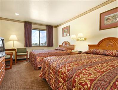 Hotel Super 8 By Wyndham Shipshewana Habitación foto