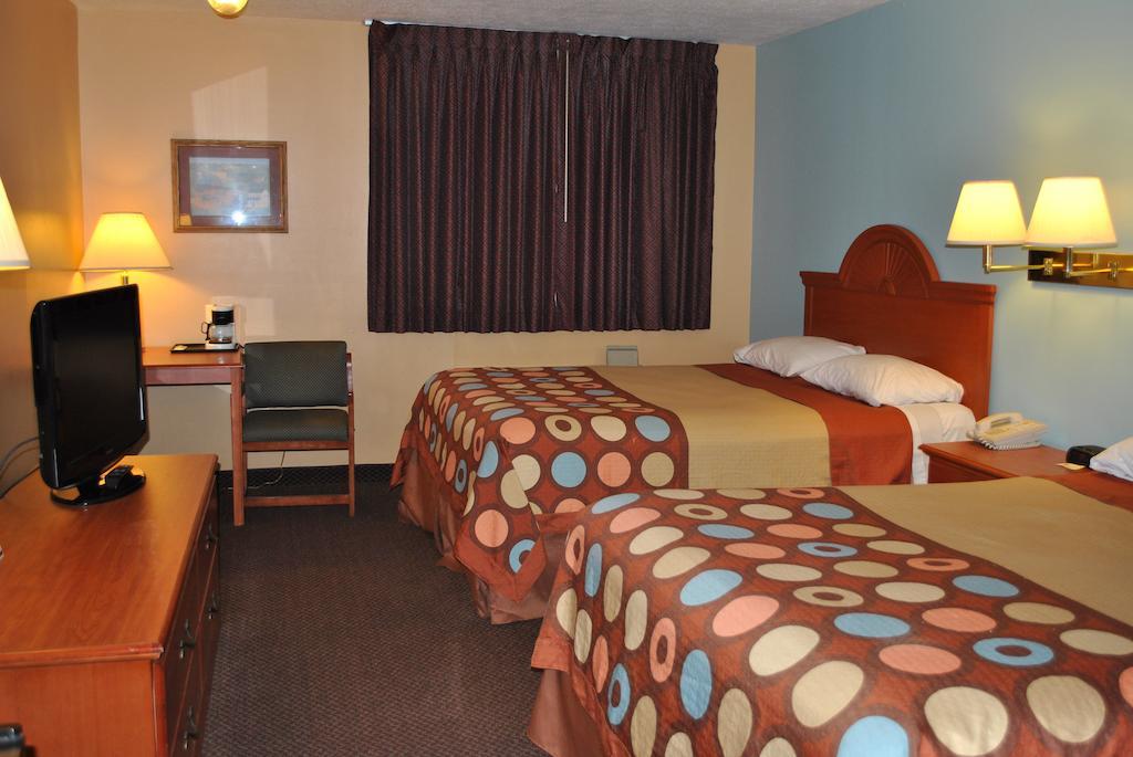 Hotel Super 8 By Wyndham Shipshewana Habitación foto