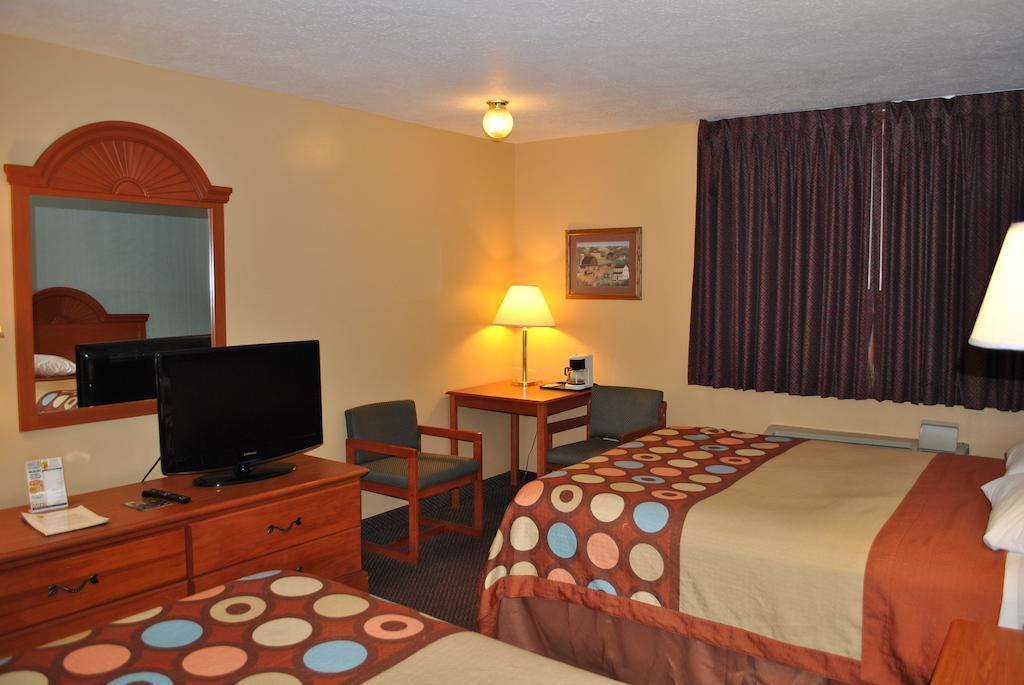 Hotel Super 8 By Wyndham Shipshewana Habitación foto