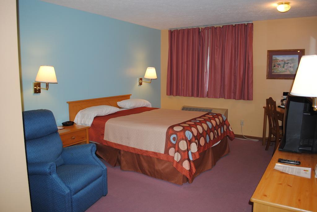 Hotel Super 8 By Wyndham Shipshewana Habitación foto
