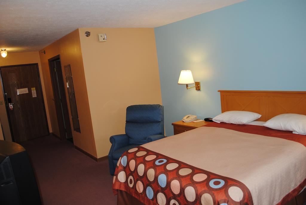 Hotel Super 8 By Wyndham Shipshewana Habitación foto